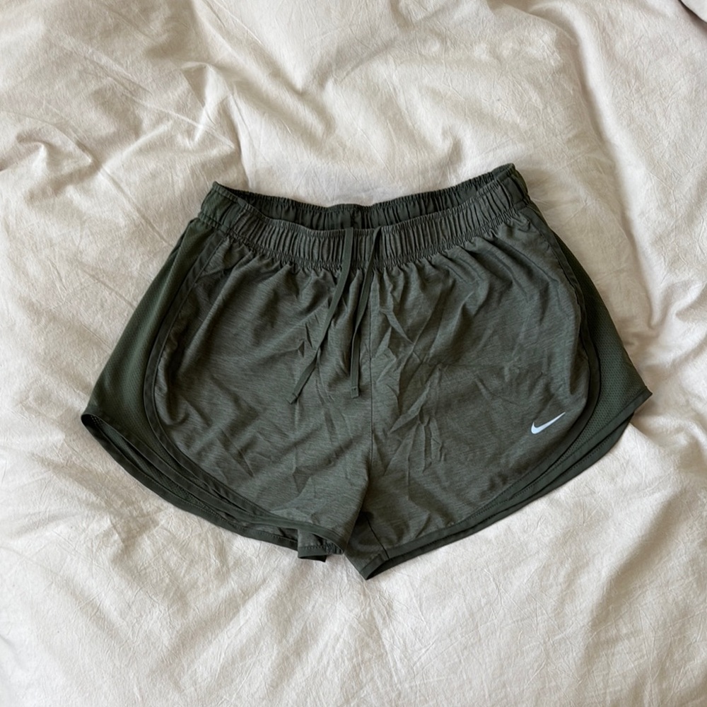 Nike Green Athletic Shorts Lightweight Moisture-Wicking